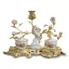 A Louis XV style porcelain "Putto holding a garland of flowers" inkwell. - Moinat - Chinaware, Porcelain